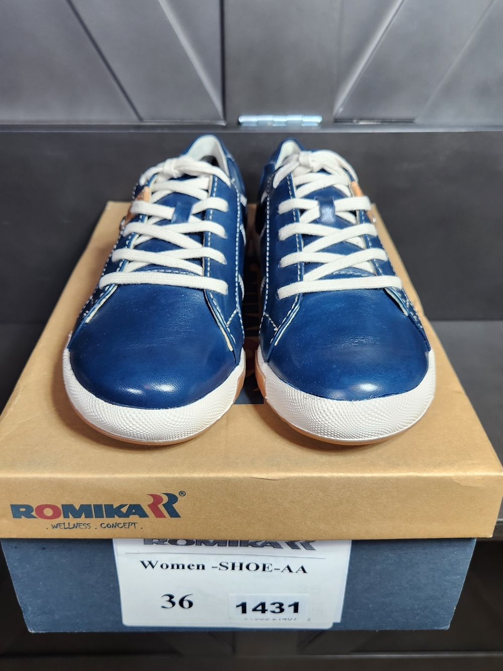 Romika Blue Leather Lace-Up Womens EU 36 US 5-5.5 Sneakers with White Soles - Picture 2 of 8